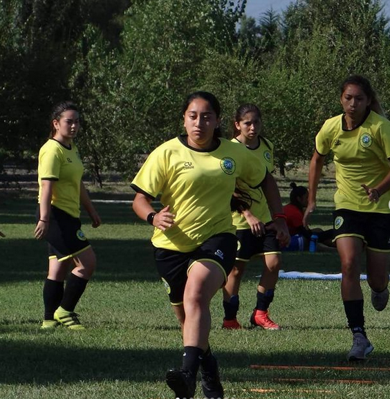 Entrenamiento del equipo femenino del "Toqui del Maipo". Imagen: Comunicaciones Lautaro de Buin femenino.