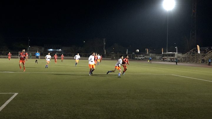 Mun. Santiago vs Tricolor de Paine (2022) Jugadores en disputa del Balón