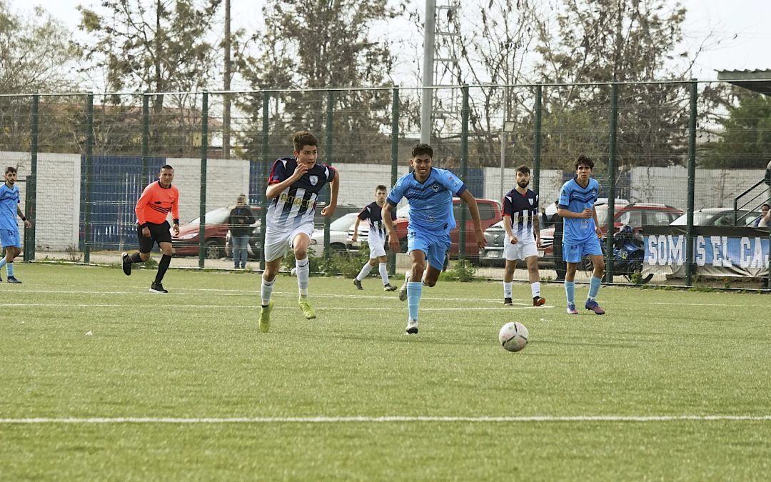 Dep. La Granja vs Cajón del Maipo 2022, jugadores en busca de balón - Imagen: Jaime González (CF3)