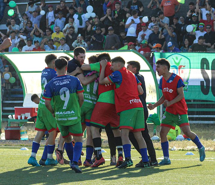 Comunal Cabrero celebrando un tanto - 2022