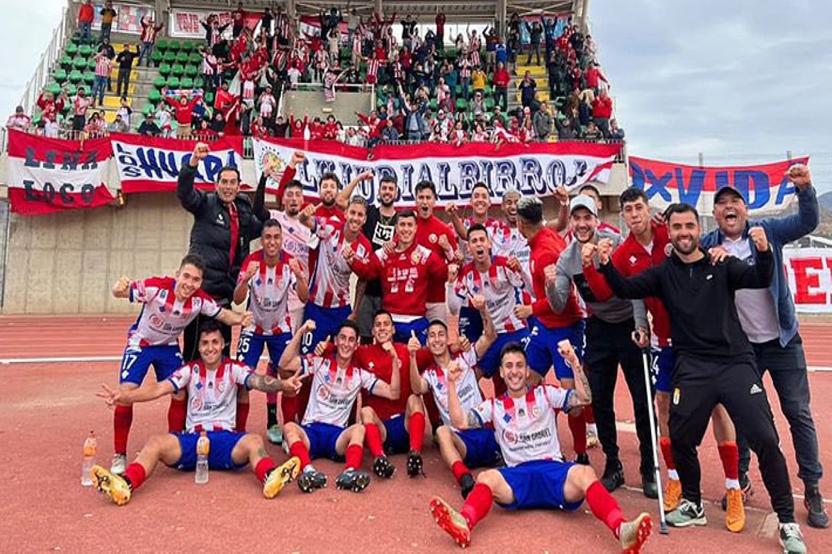 D. Linares celebra su aniversario con ascenso y el campeonato