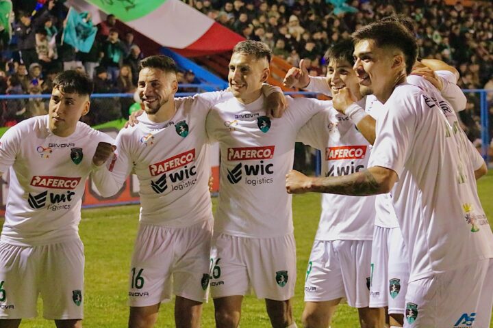 CF3 - Noticia - Municipal Salamanca - Jugadores-celebrando - 2024