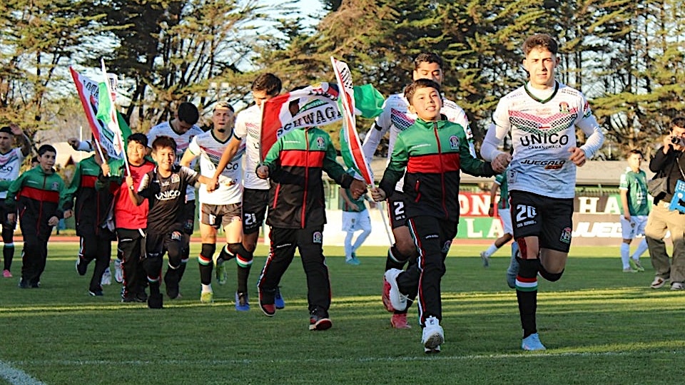 Lota Schwager Celebra su 59° Aniversario con una Goleada ante Chimbarongo FC