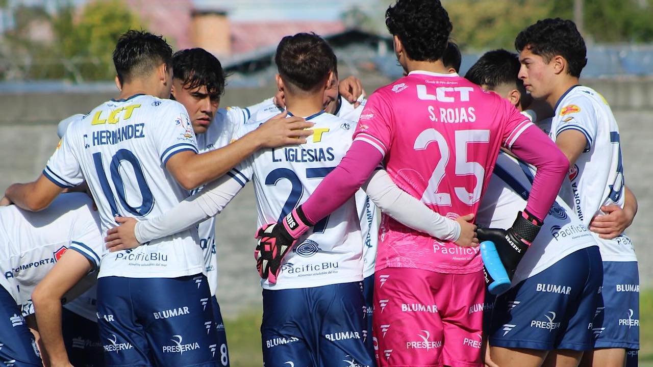 Crisis en el «Ancla»: Jugadores de Naval de Talcahuano paralizan entrenamientos por deudas salariales